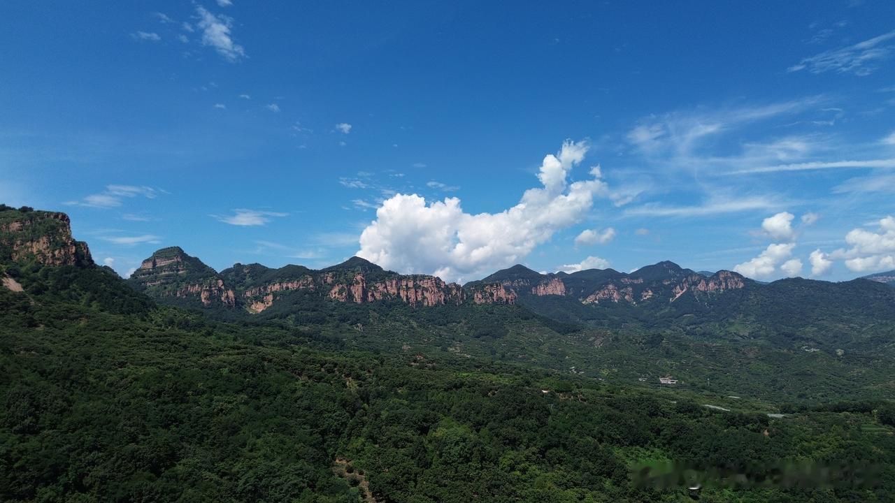 今日8月8日全国全民健身日恰逢立秋，暑去凉来，宜动宜行。
褪去盛夏闷热，趁着节气
