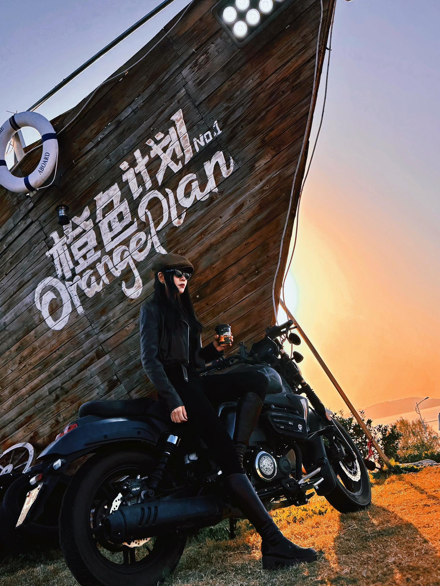 还是很喜欢你，像风走了八千里，不问归期。 还是很喜欢你，像柳动蝉鸣日落...