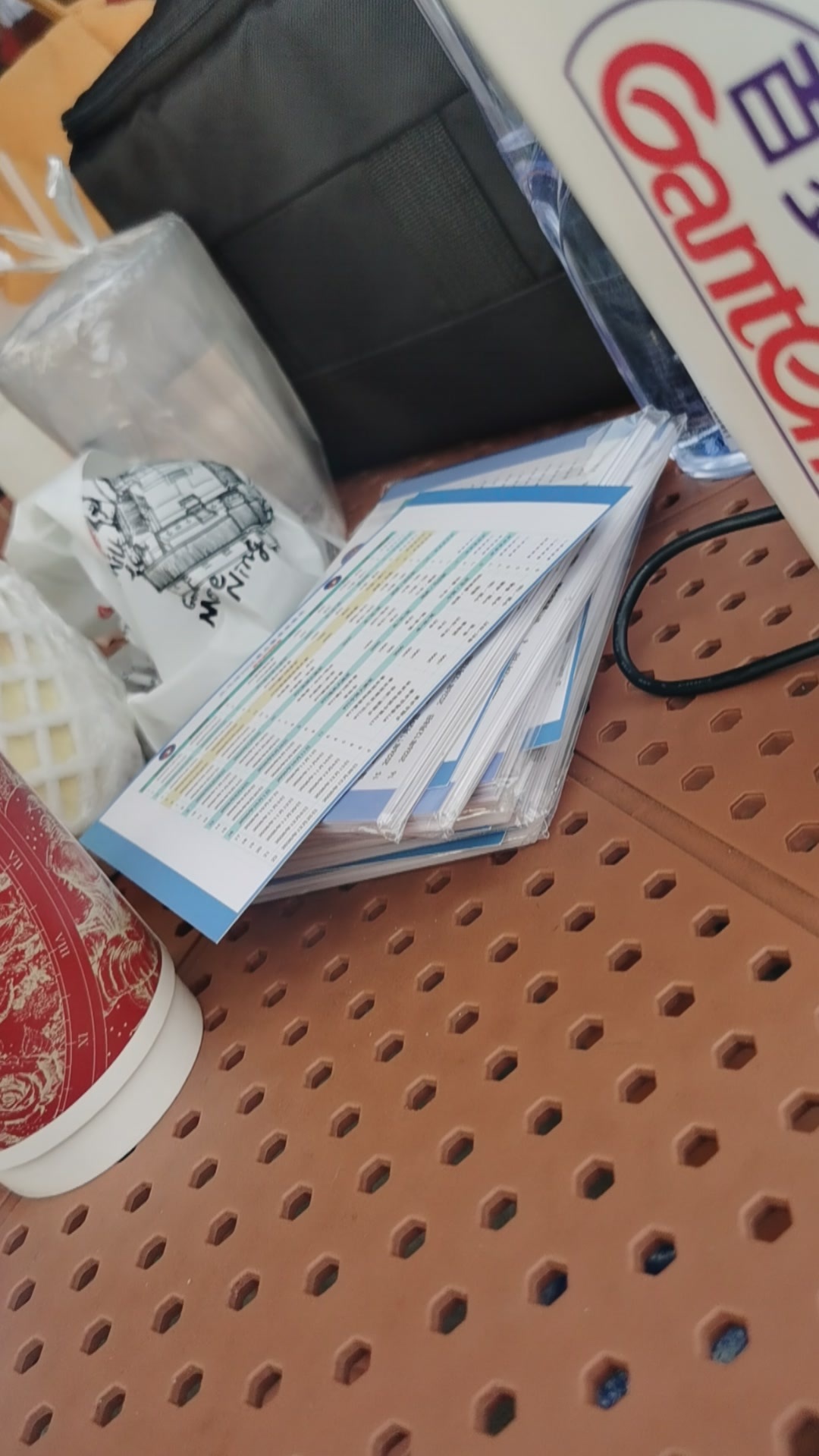 哈哈哈哈哈哈哈能不能再莫名出现7个人这样我就可以轻松进赛场了 