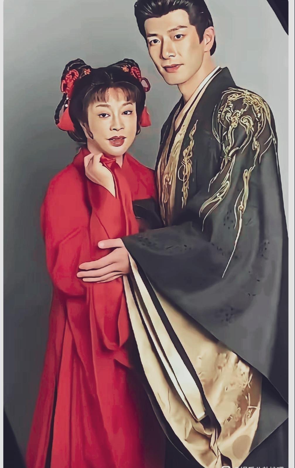 75岁再扮少女，堪称僵尸脸，超有违和感！