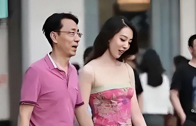真正聪明的女人，一辈子就管好两件事：
一是管好自己的底牌，
二是管好家里的气场。