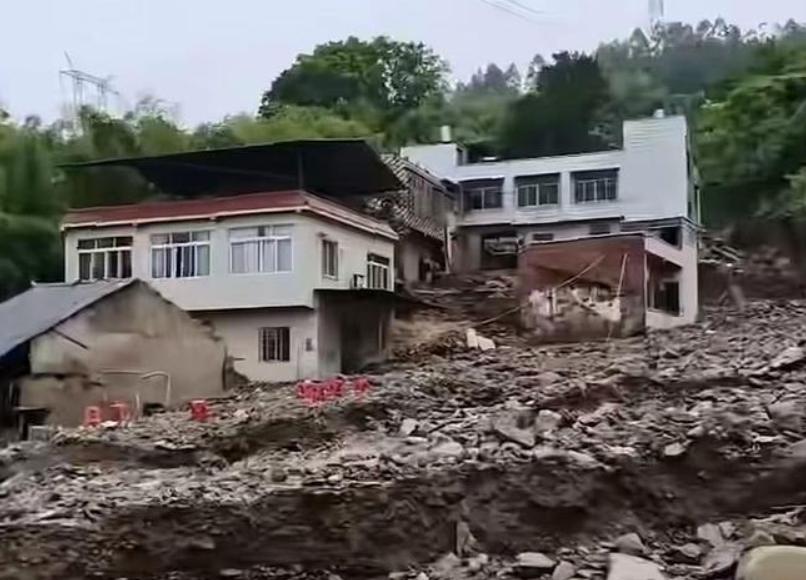 5月23日夜至24日凌晨，重庆永川区遭遇历史罕见特大暴雨，茶山竹海街道两小时降雨