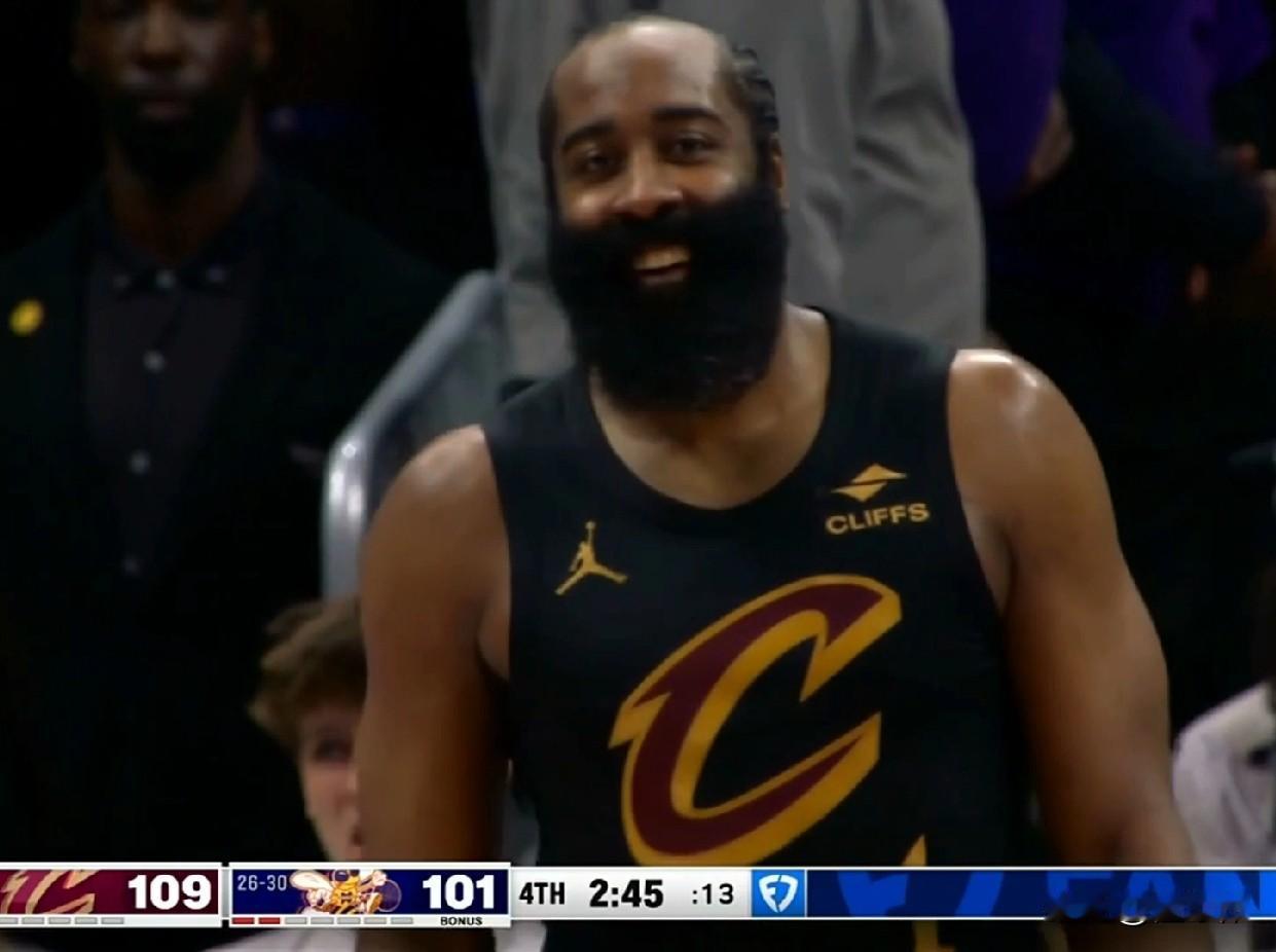 就爱跟登哥一起打球！阿伦谈哈登：

“我跟哈登的配合。”

“真是越来越默契了。