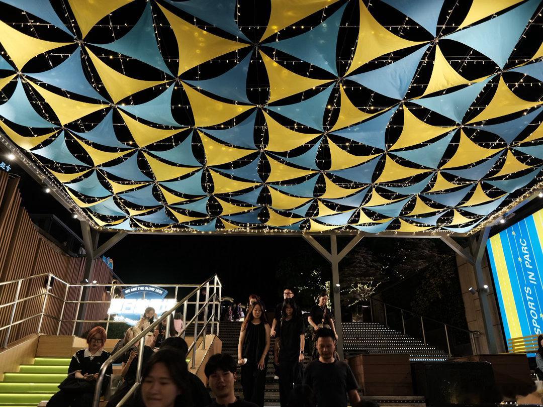 华灯璀璨的广州天环广场天环广场夜色 富士GF35-70 广州·优文电子科技(广州