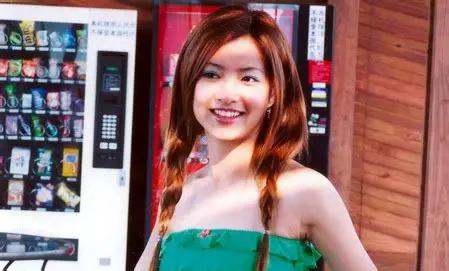 她是上海第一美女，抛下五岁的儿子和三岁的女儿，从 28 楼一跃而下，那时，丈夫和