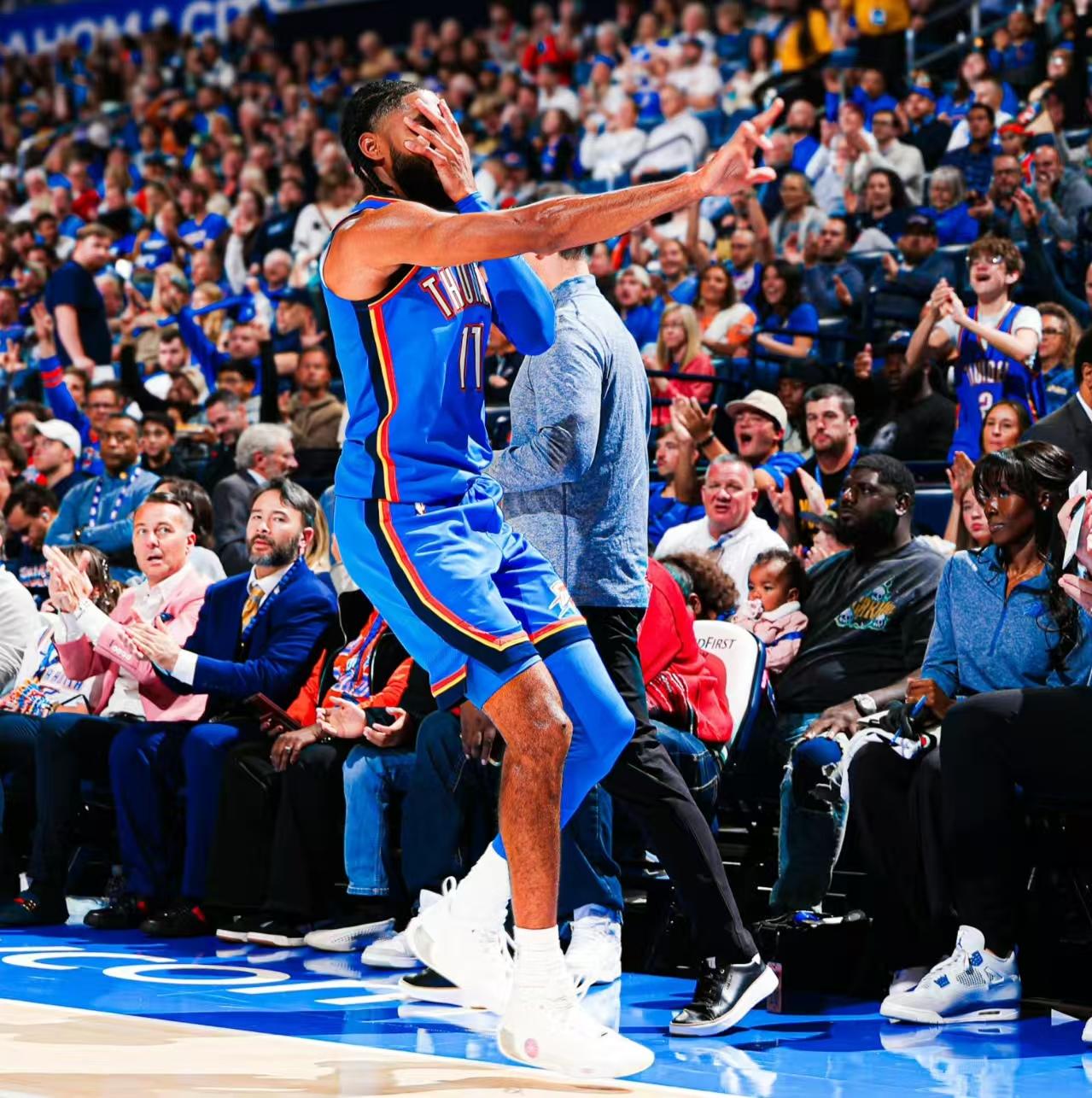 难求一败！雷霆轻取鹈鹕豪取7连胜。
不用争了，本赛季的夺冠头号种子选手依然是雷霆