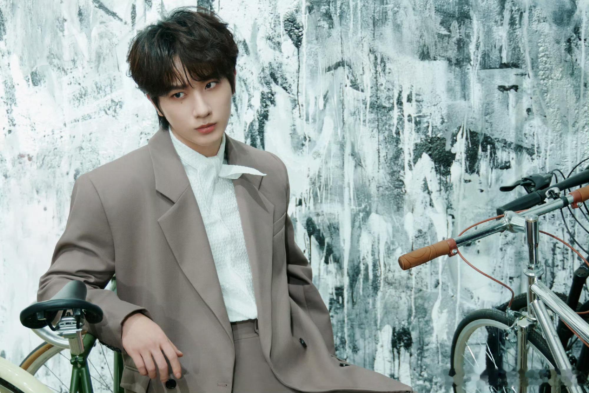 李宏毅 兰嘉丝汀直播官方销售战报🈶小老虎们这个购买力棒棒哒宏毅超帅