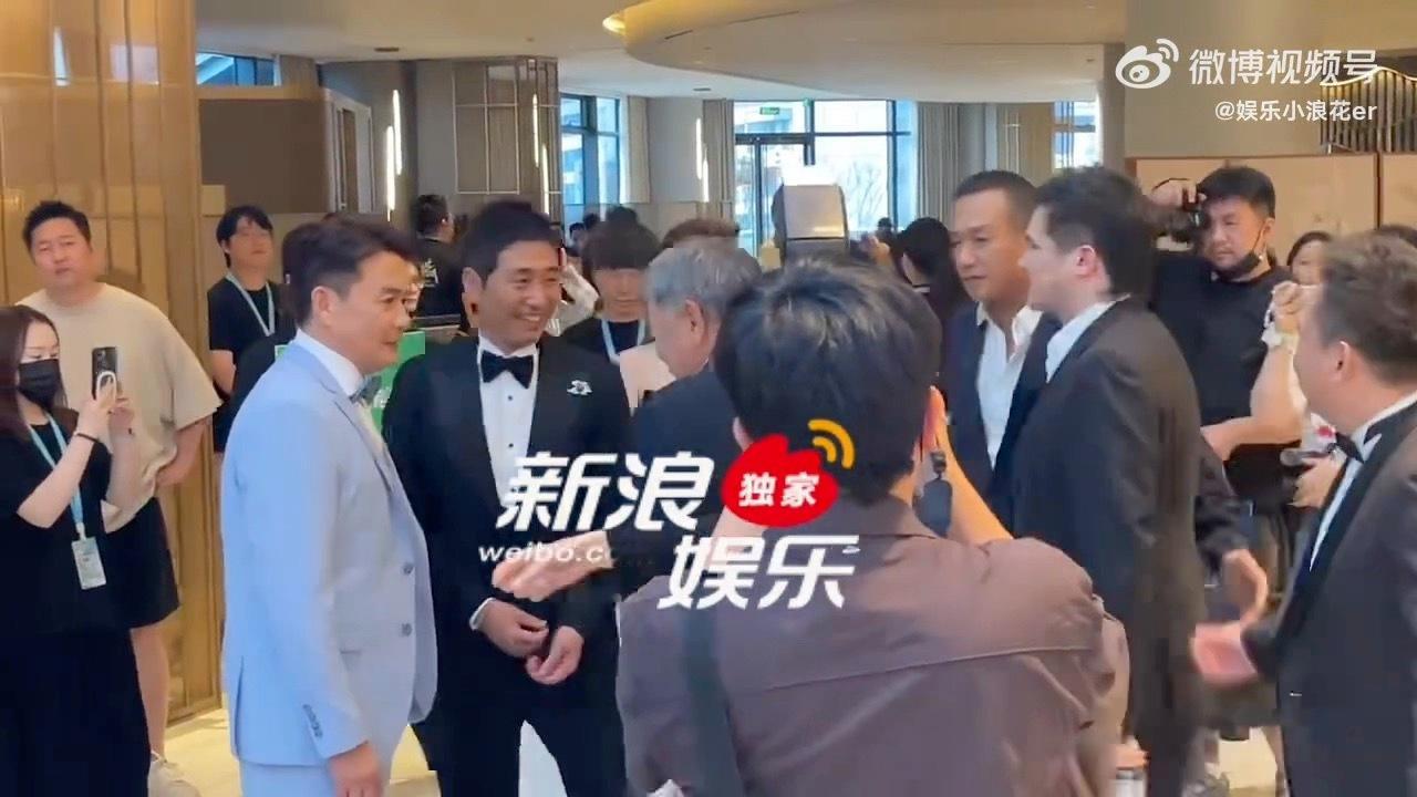 藏海传剧组白玉兰重聚各位看起来好开心，明年给我横扫！！[ok] ​​​