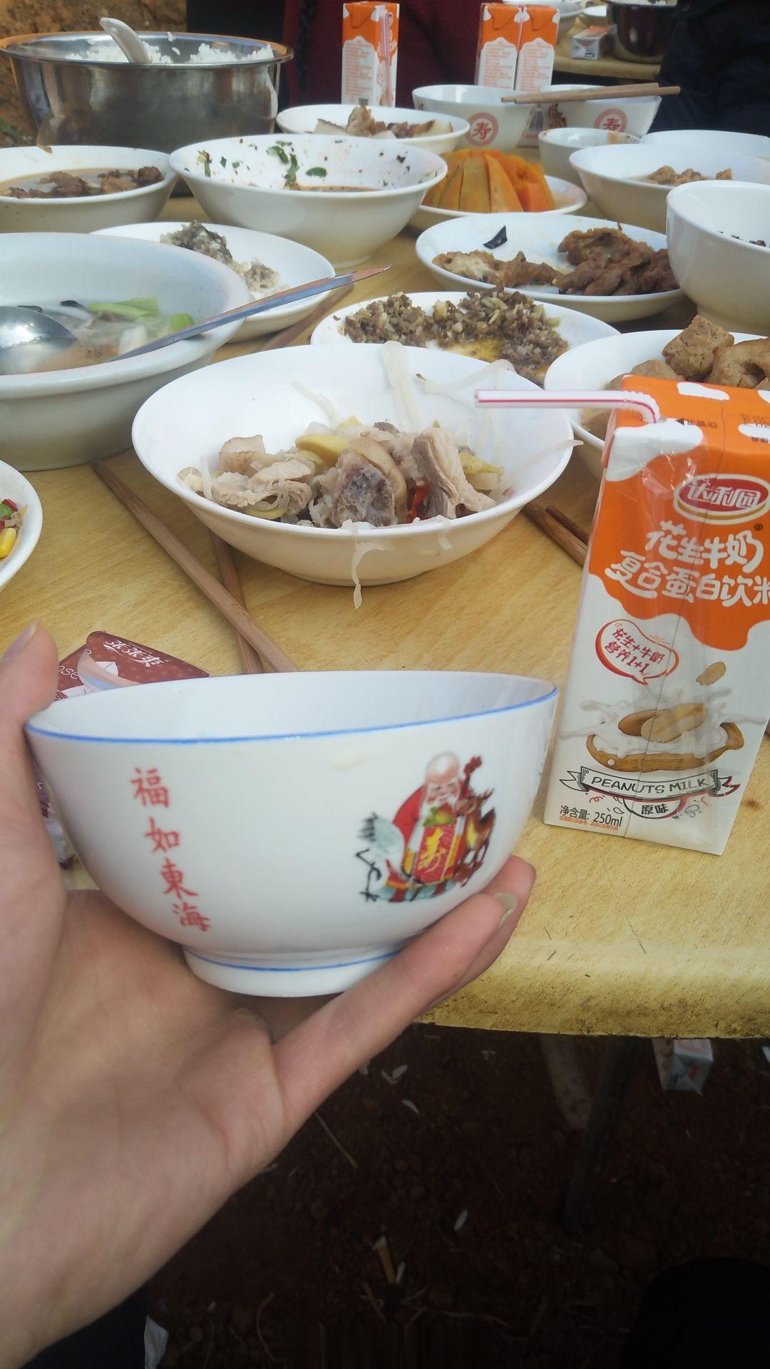 见过吃了饭就把人家碗拿走吗？？？   有解释的没？？#搞笑# ​​​