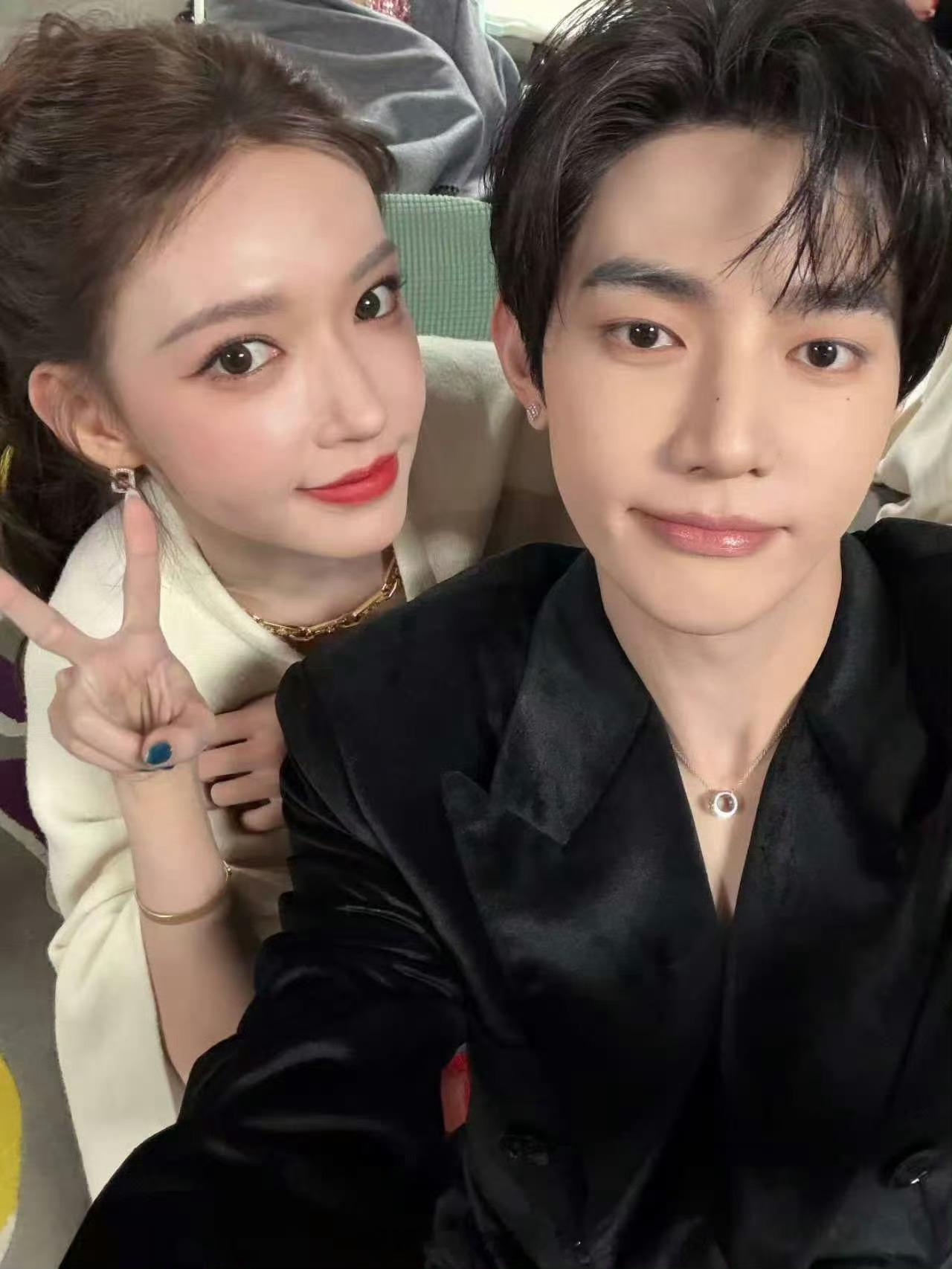 王一博章昊自拍程潇章昊合照 乐华line!! 