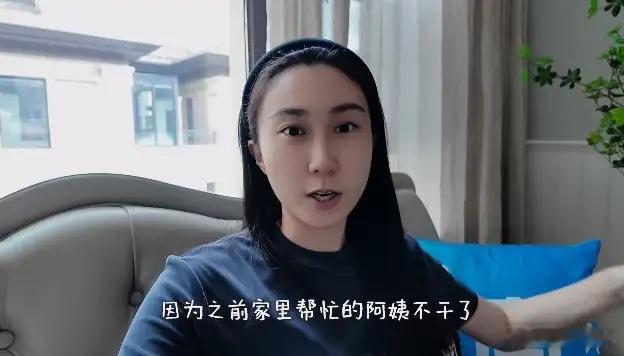 水均益女儿水亦诗带着小7岁老公邹阳从福建泉州飞回北京忙工作，顺便帮父亲水均益过了