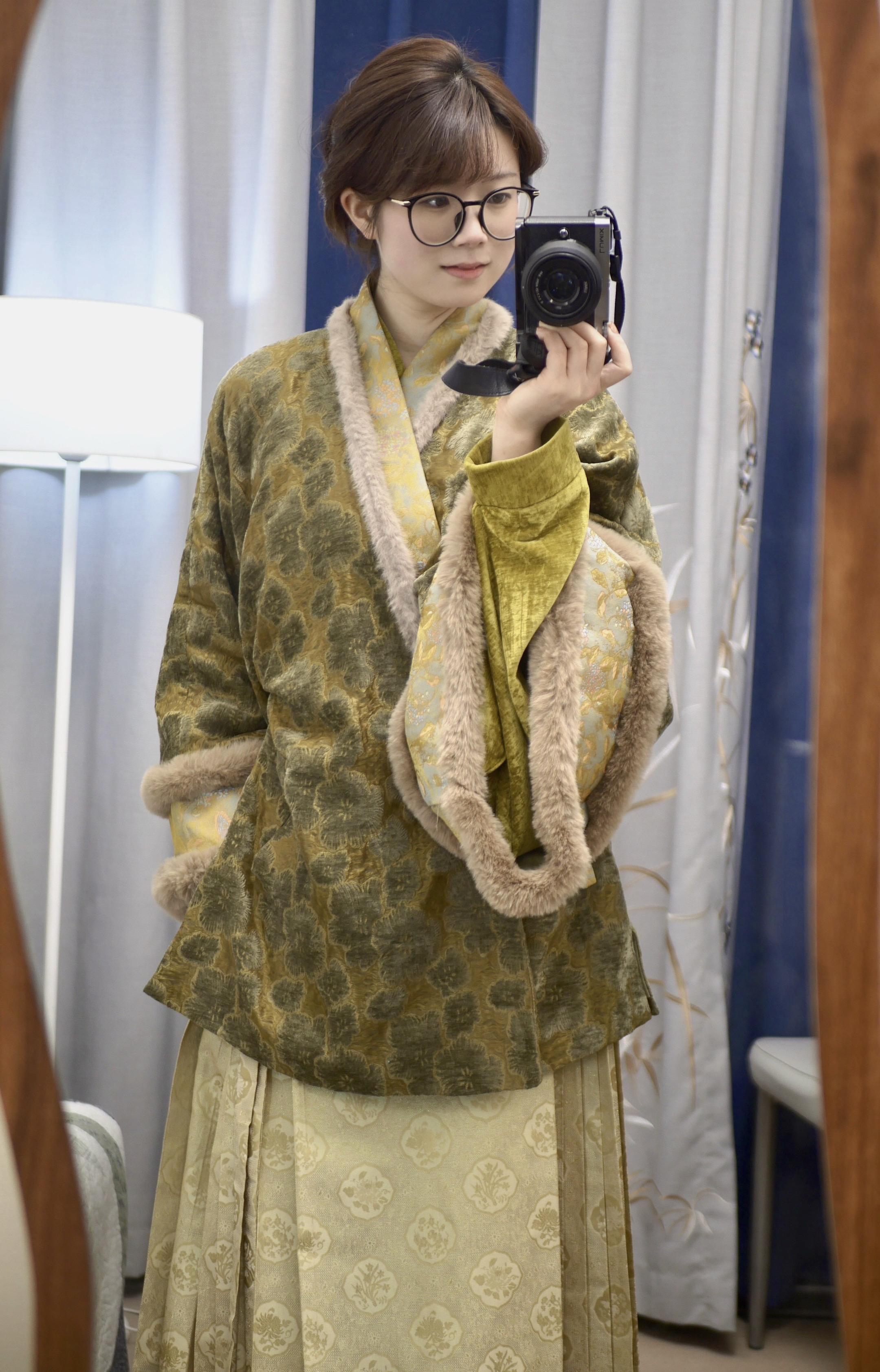 “羞泪下，捻青梅”👗芷蘅间：青梅谣