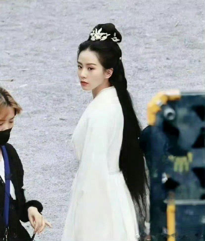 《一念关山》任如意吸粉无数，不是没有道理的，刘诗诗美的惊世骇俗，帅的让人尖叫，演