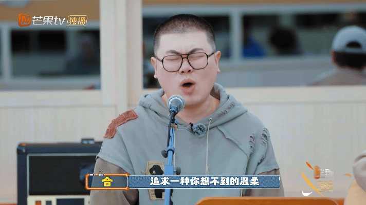  谁懂吕严这首歌的含金量 喜人和再就业联动，这舞台好笑又暖心，反复刷！ 