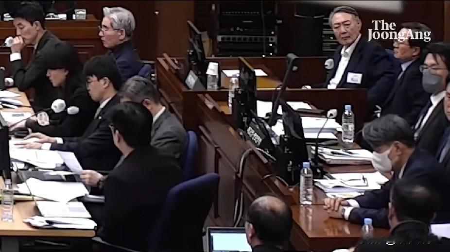 死刑？无期徒刑？韩国前总统尹锡悦等8名被告人全员出庭，特检组侦查检察官也大批到庭