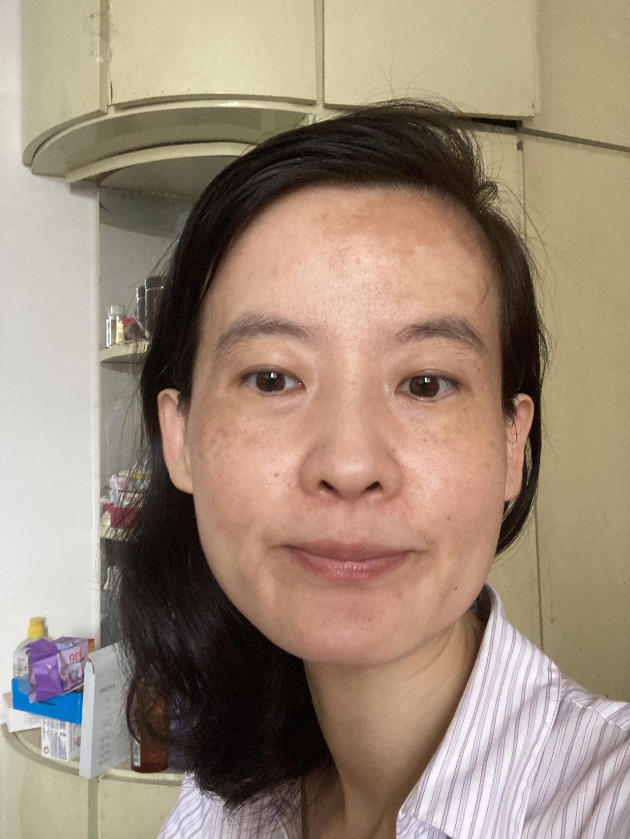 洗漱好，假笑一下，练一下脸部肌肉。