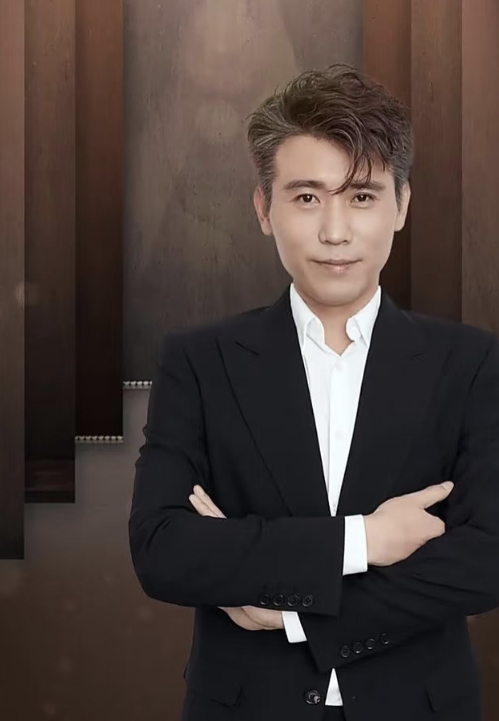 李乃文剪彩后把彩头扔了前两天也刷到了！！！可能是不小心吧！！ ​​​