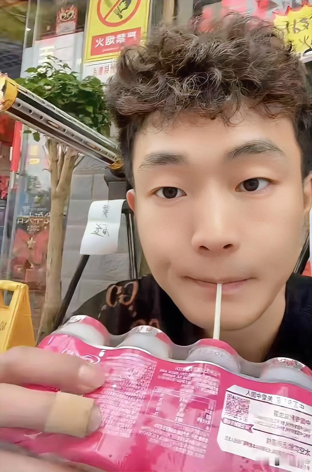 烟花店老板就是自私
留下烂摊子给家人帮你收拾
还有两个儿子没成年
你的义务责任还