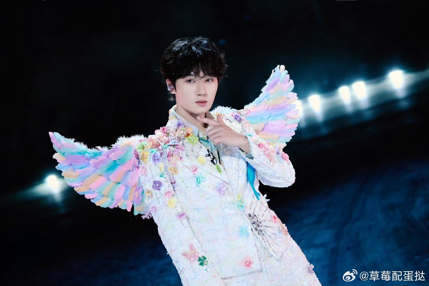 蒋敦豪炫舞皮肤哪买的全网都在问蒋敦豪炫舞皮肤哪买的！五彩穿搭+小翅膀，完美复刻Q