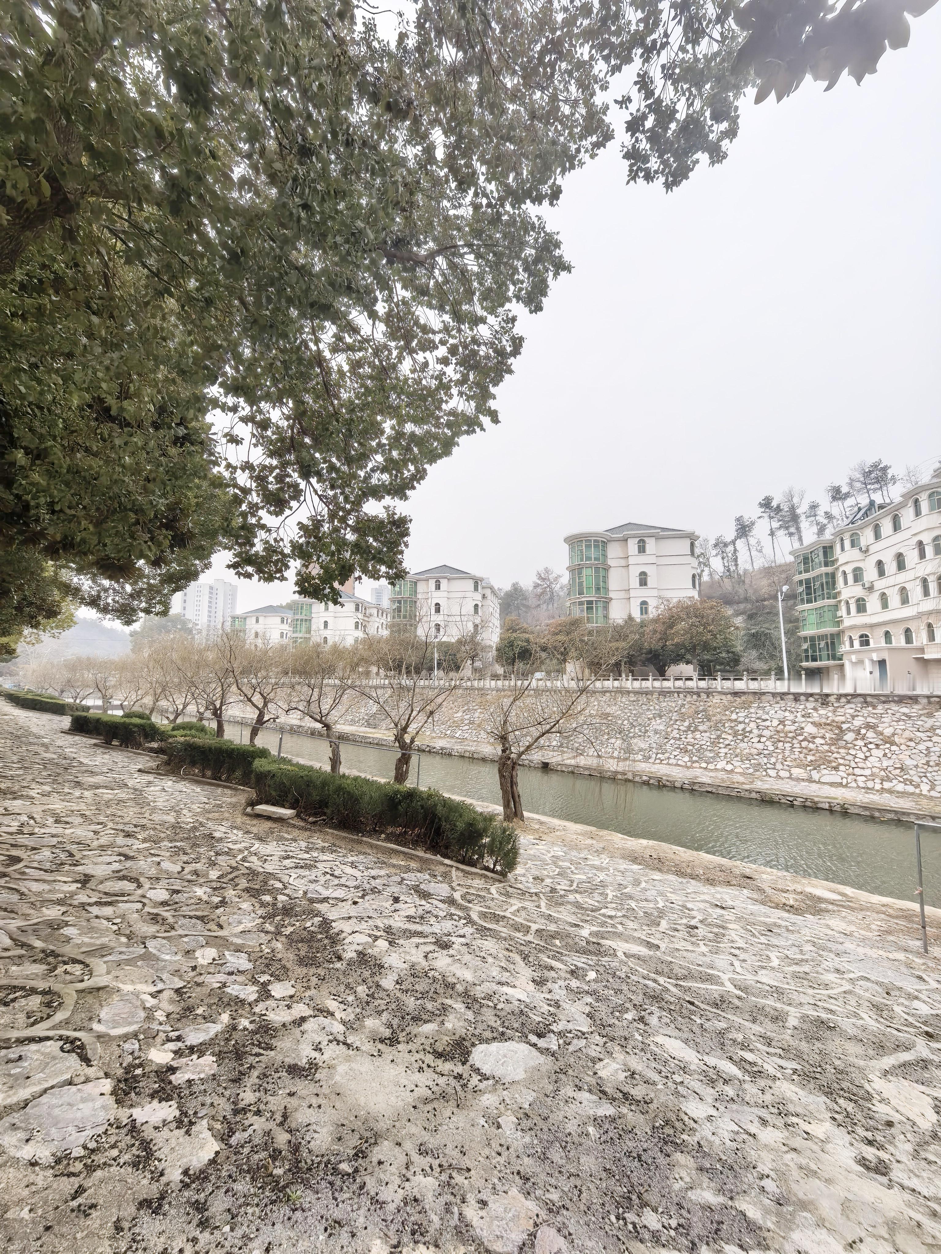 今天不想说话了。到我小时候生活过的地方了……生活手记