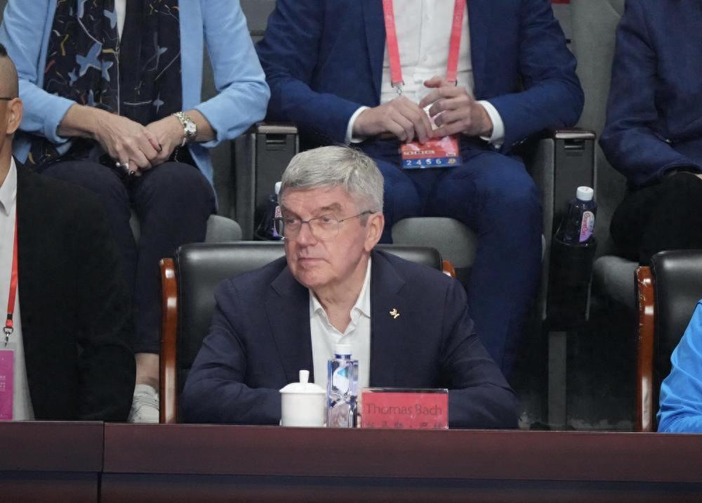 早就知道奥委会主席巴赫这个老头子这次来中国的目的不纯，不就是想让中国再次申办奥运