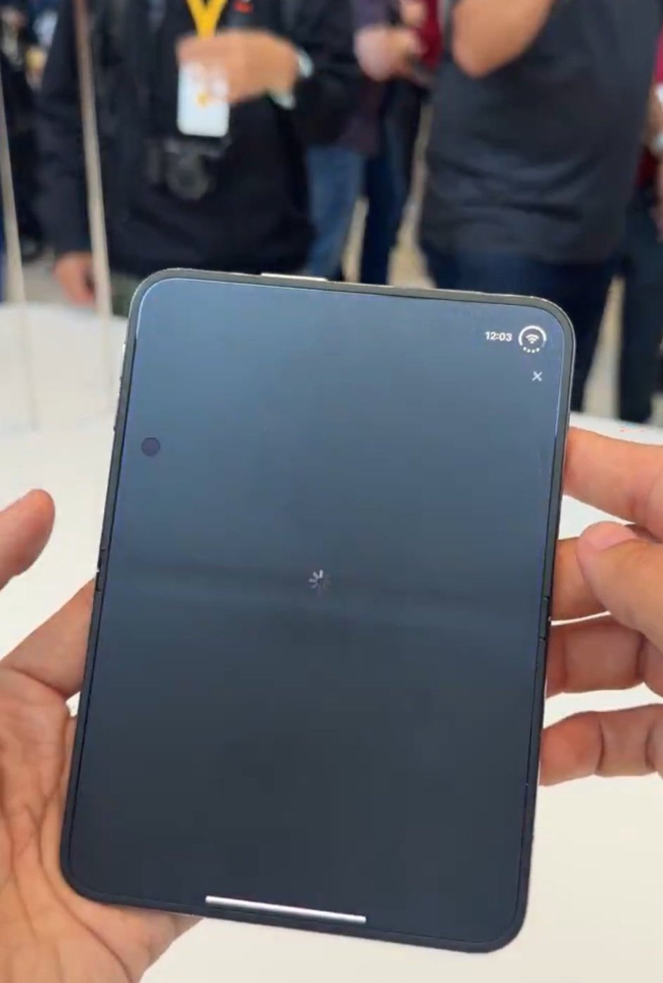 那些吹iPhoneDuo没有折痕的人是纯坏，是被洗了脑跪太久了导致站起不来。iP