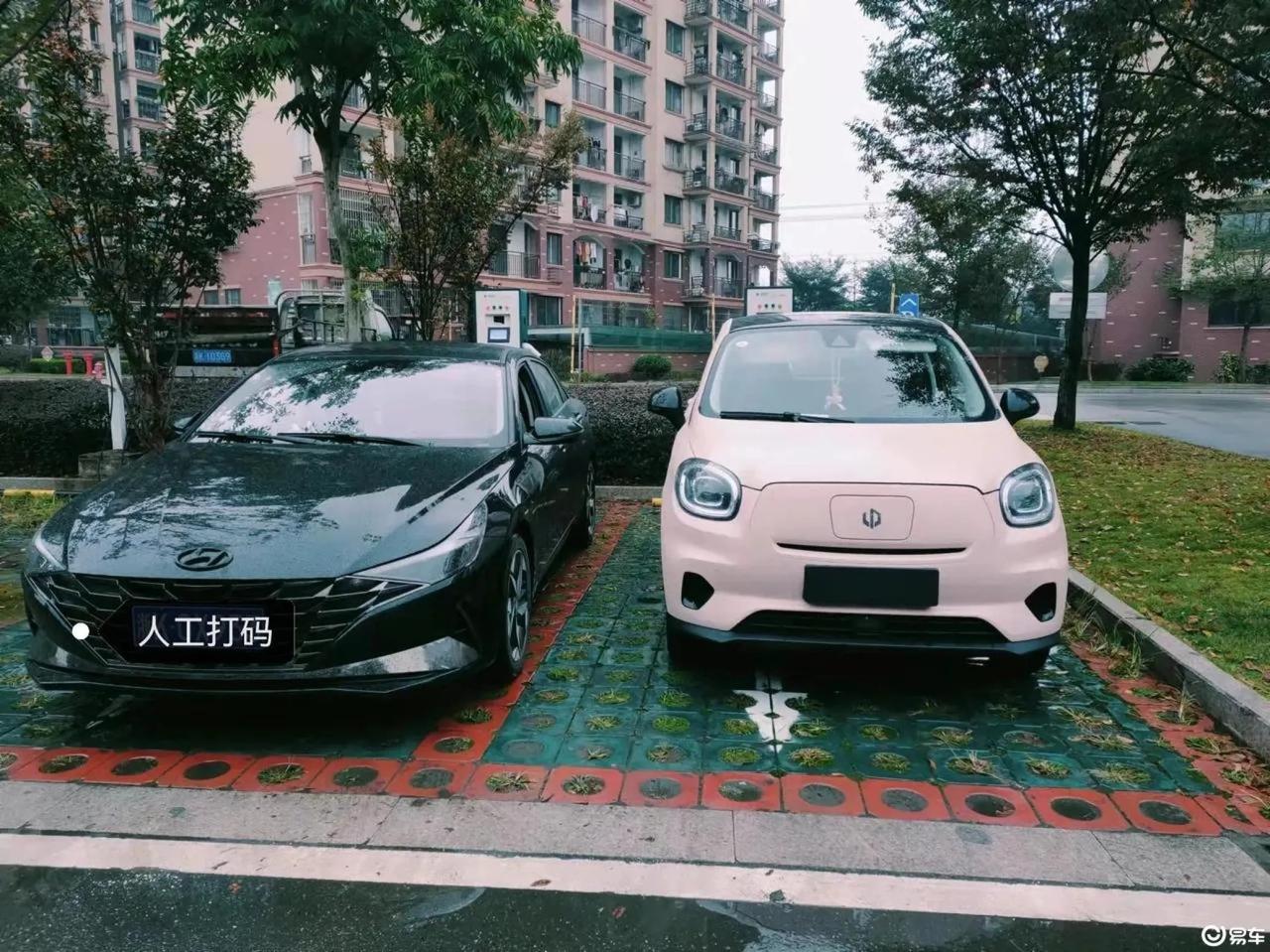 【车主：电子驻车功能解放双脚，让驾驶更加轻松】
零跑T03 2021款400豪华