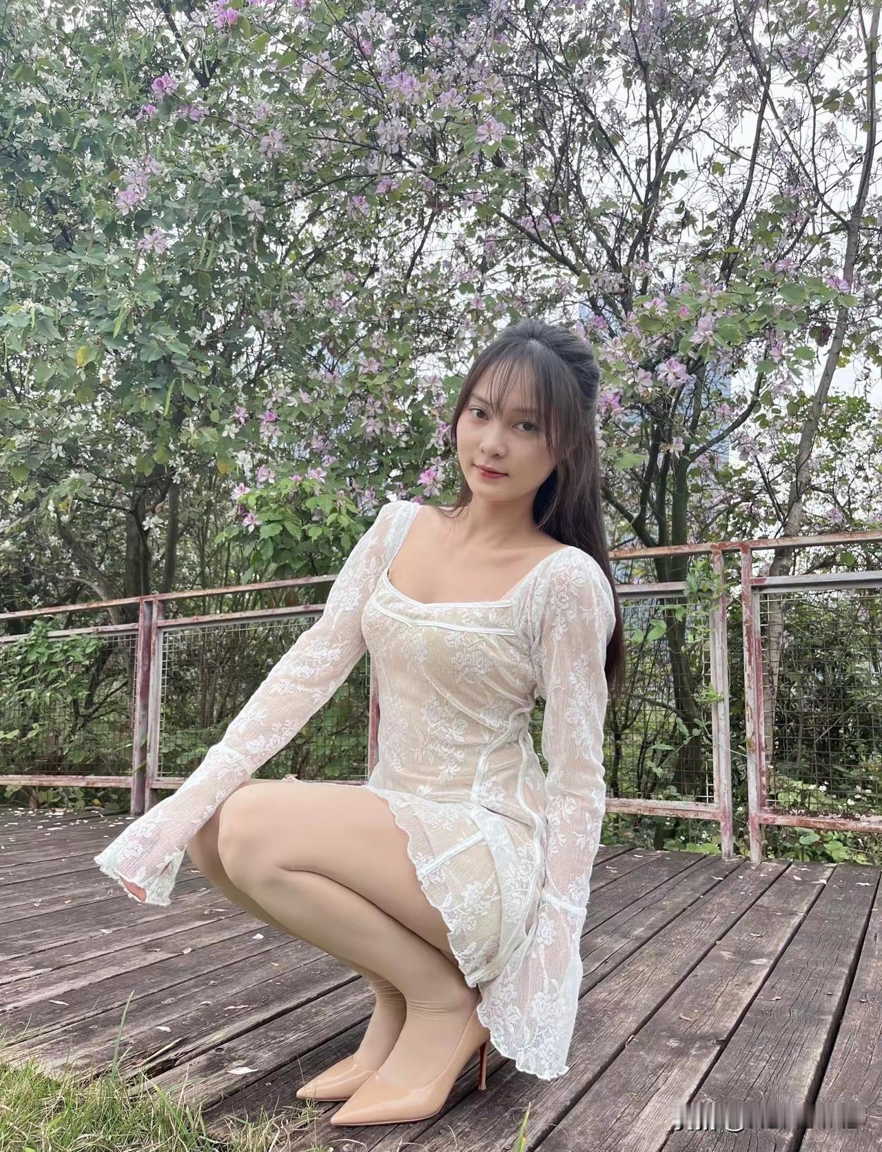 爱的时候真诚一点，走的时候潇洒一点，奔赴要值得，放弃要利落，不耽误别人，也不干消