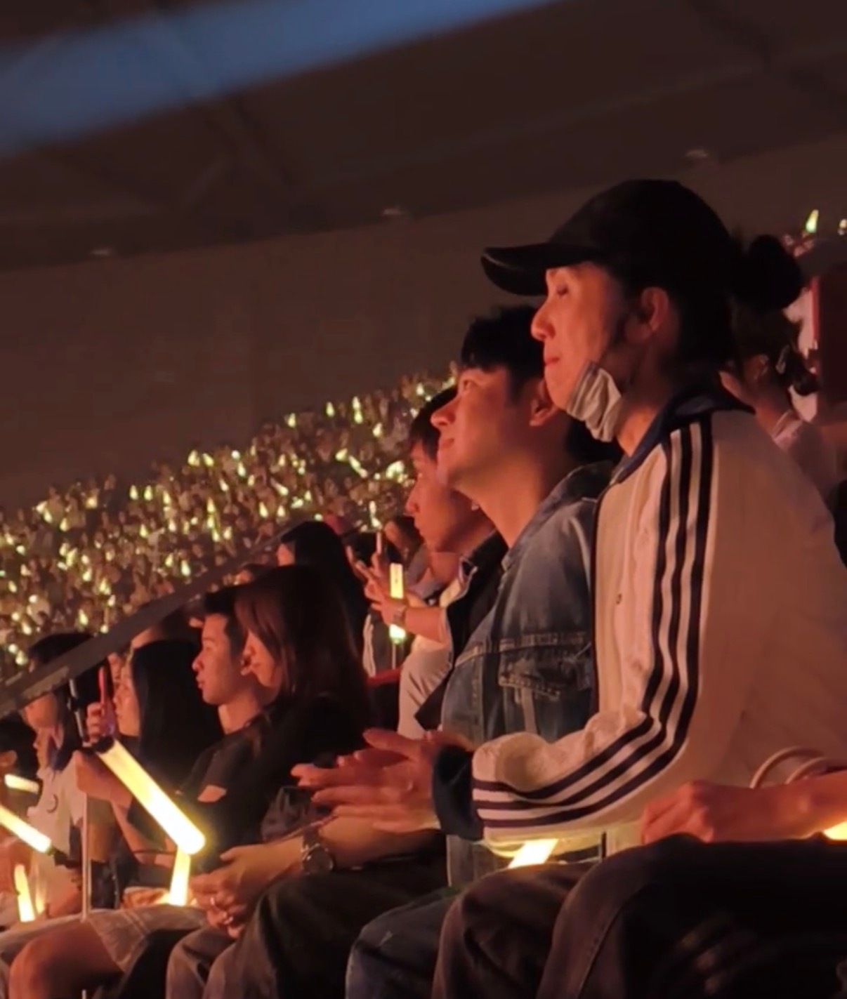 网友偶遇陈奕迅、杨千嬅看单依纯演唱会陈奕迅杨千嬅看了单依纯演唱会陈奕迅杨千嬅看单