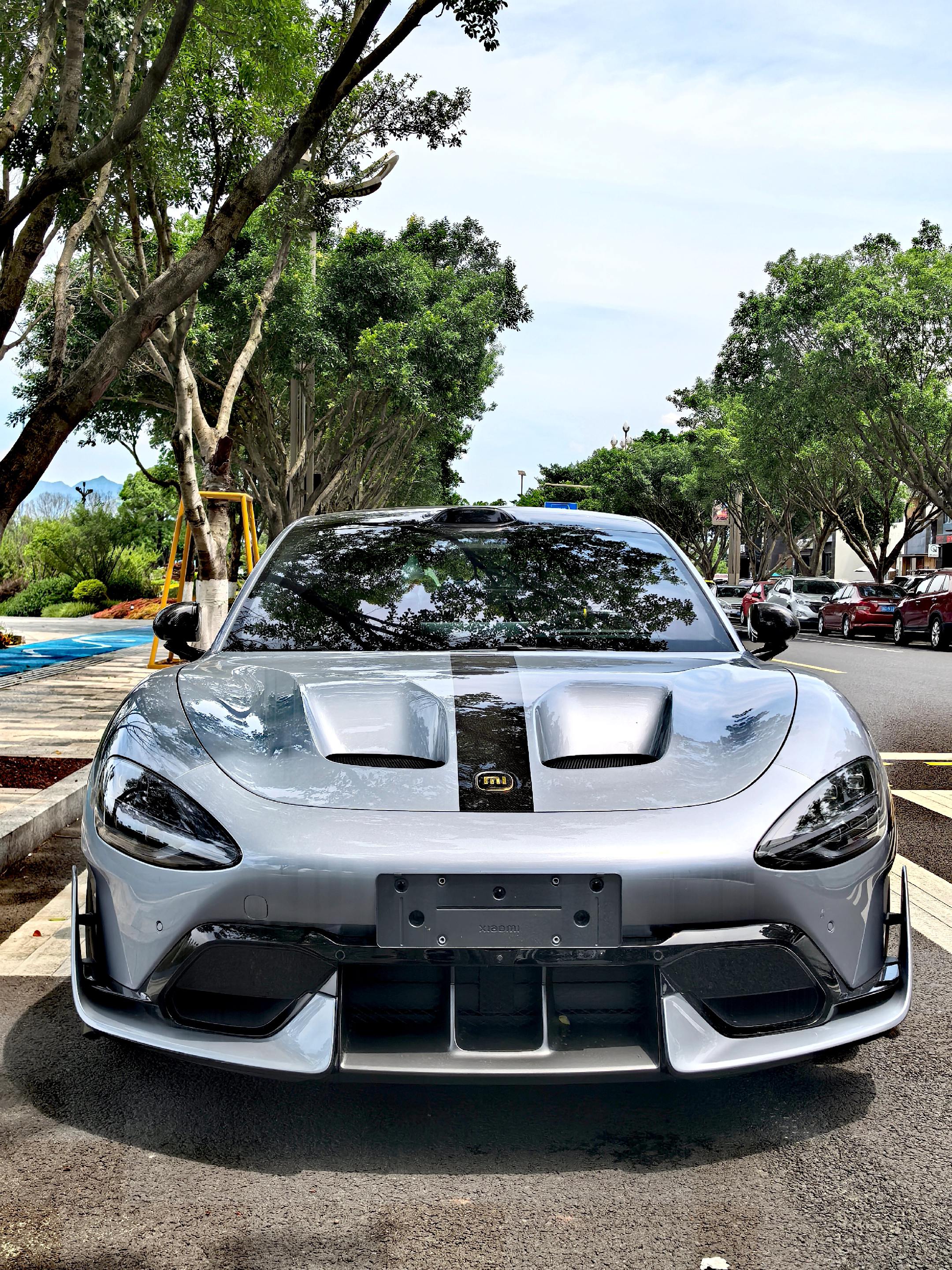 小县城第一台挖孔版的su7ultra，审美这方面没话说