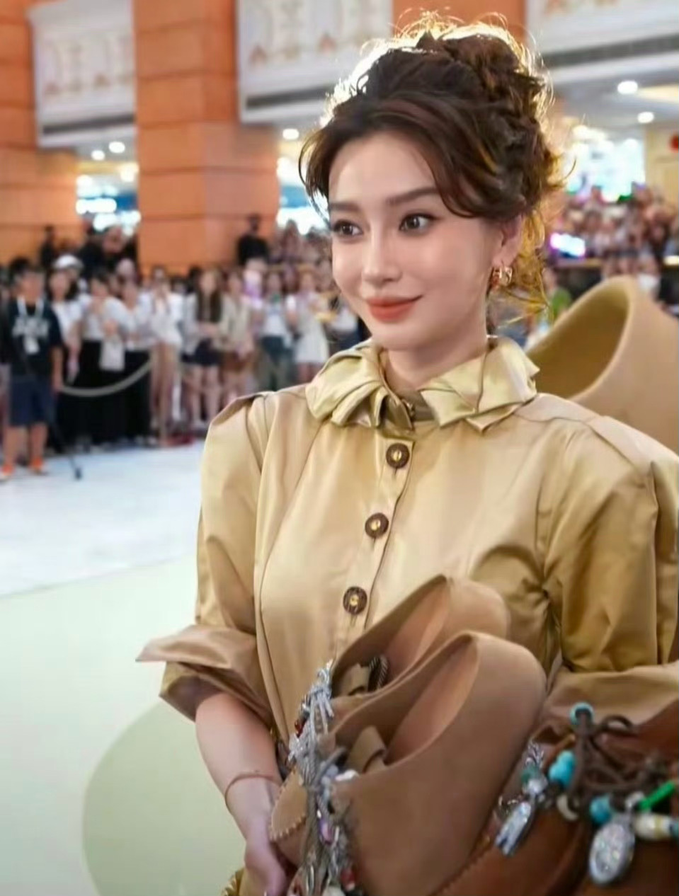 杨颖、鞠婧祎、娜扎的直播截图，谁的状态 ok？[柯基][柯基][柯基]Angel