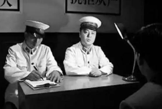 1951年3月，原军统特务姜大成在天津落网，他自知罪孽深重，想到可能难逃一死，不