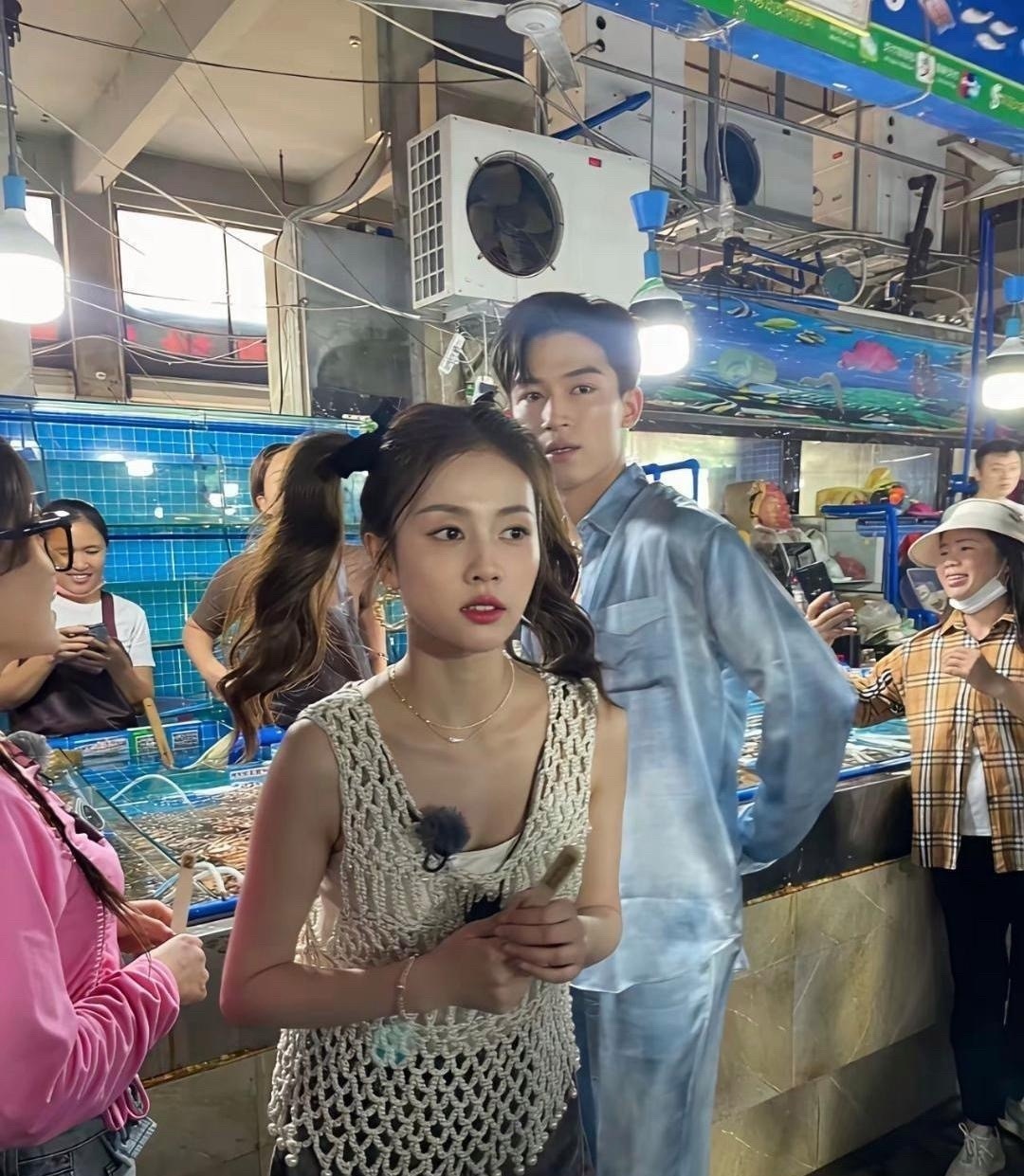 怎么那么多人说白鹿长相普通啊，生图这样还普通？ 