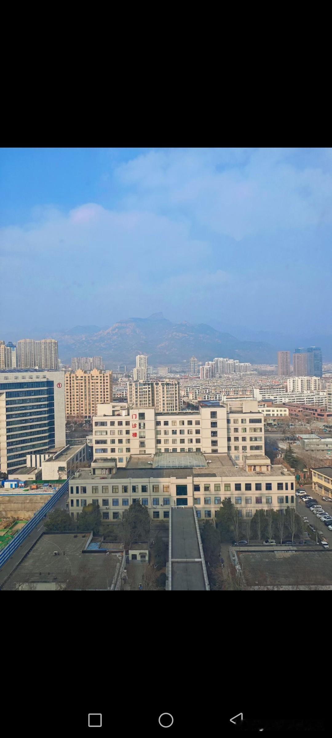 房价止跌这事儿，看着是楼市的小变化，其实往深了说，跟咱们每个人的钱包、整个经济的