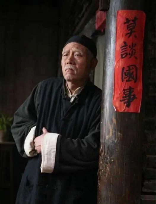 因为恐惧，我们失去了很多。我们失去了说真话的勇气，对明知道不对的事不对的人也掉头