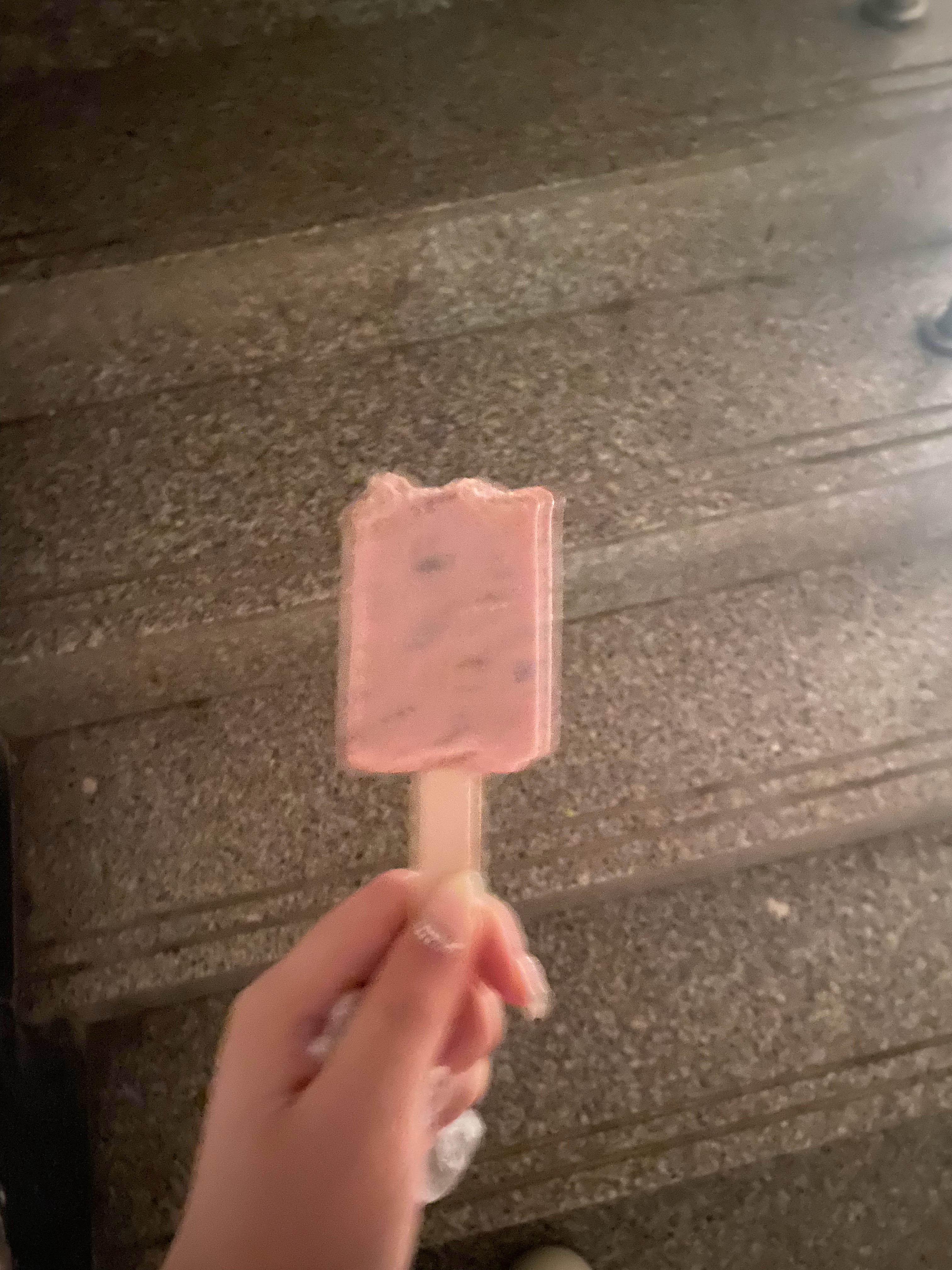 这个雪糕好吃😋好像叫德什么 