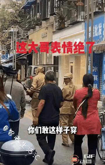 挑衅！这是对全国人民赤裸裸的挑衅，干得漂亮，该当地警察蜀黍点赞
​
​
​有网友