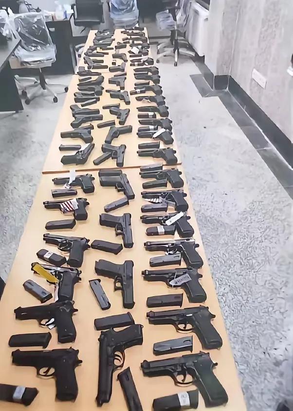 目标果然不是哈尔格岛，伊朗最后关头醒悟了，果断出手缴获大批武器！
 
根据伊朗情