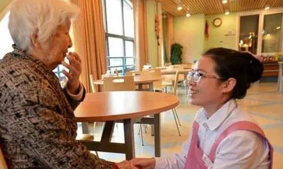 养儿防老就是个笑话！北京一女儿去世时，给老母亲留了一套房。母亲将房卖了170万，