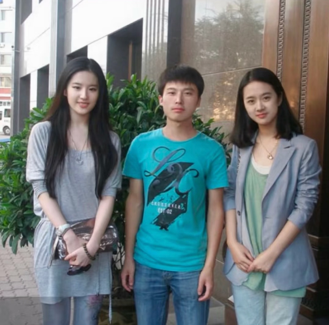 这几张我又没见过，我菲真是越素越仙额… 
