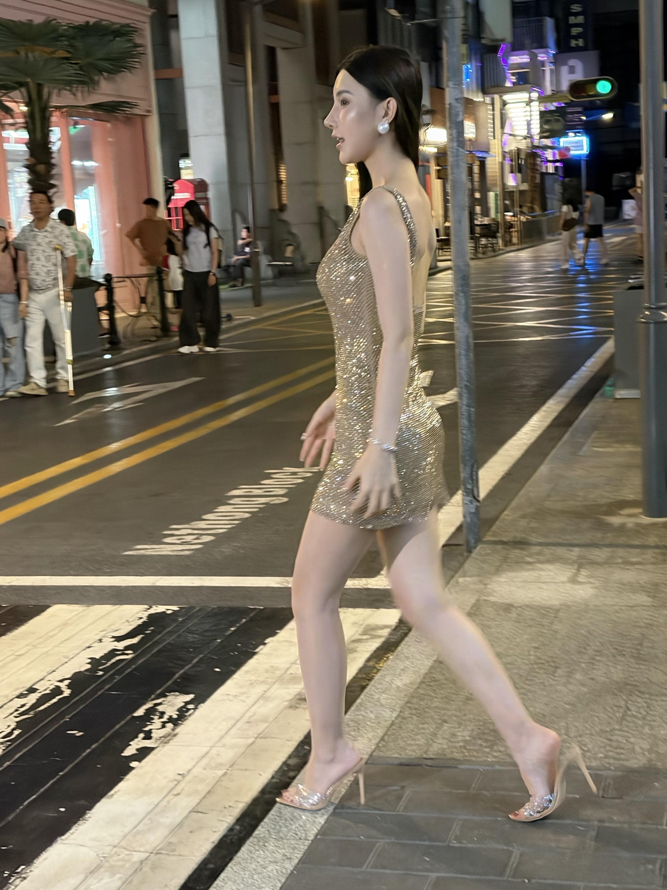 氛围感拉满的穿搭 时尚街拍夜拍