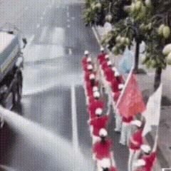 第一次这么喜欢洒水车，有些暴走团真的是过分 ​​​