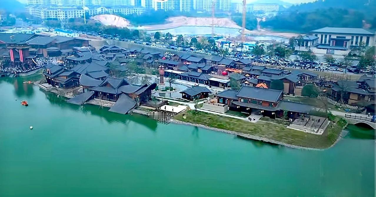 #秋日生活打卡季#衡阳南岳里因旅发大会变得越来越壮观了，真的很适合旅游的一个好地