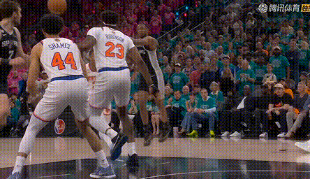 哈珀替补上场连得8分！马刺反超比分尼克斯vs马刺NBA