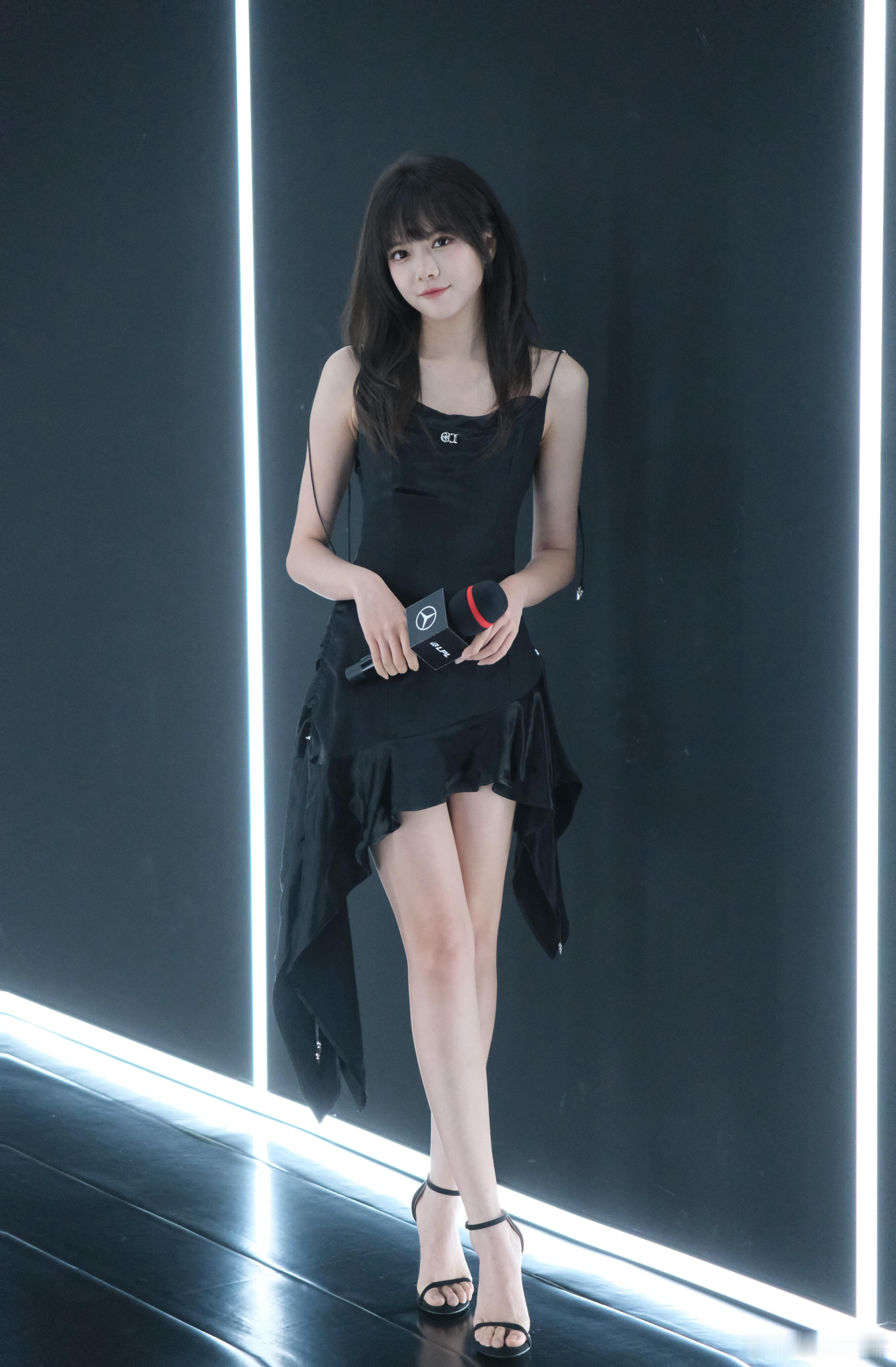 骆歆👠驼子姐这腿简直了 ​​​