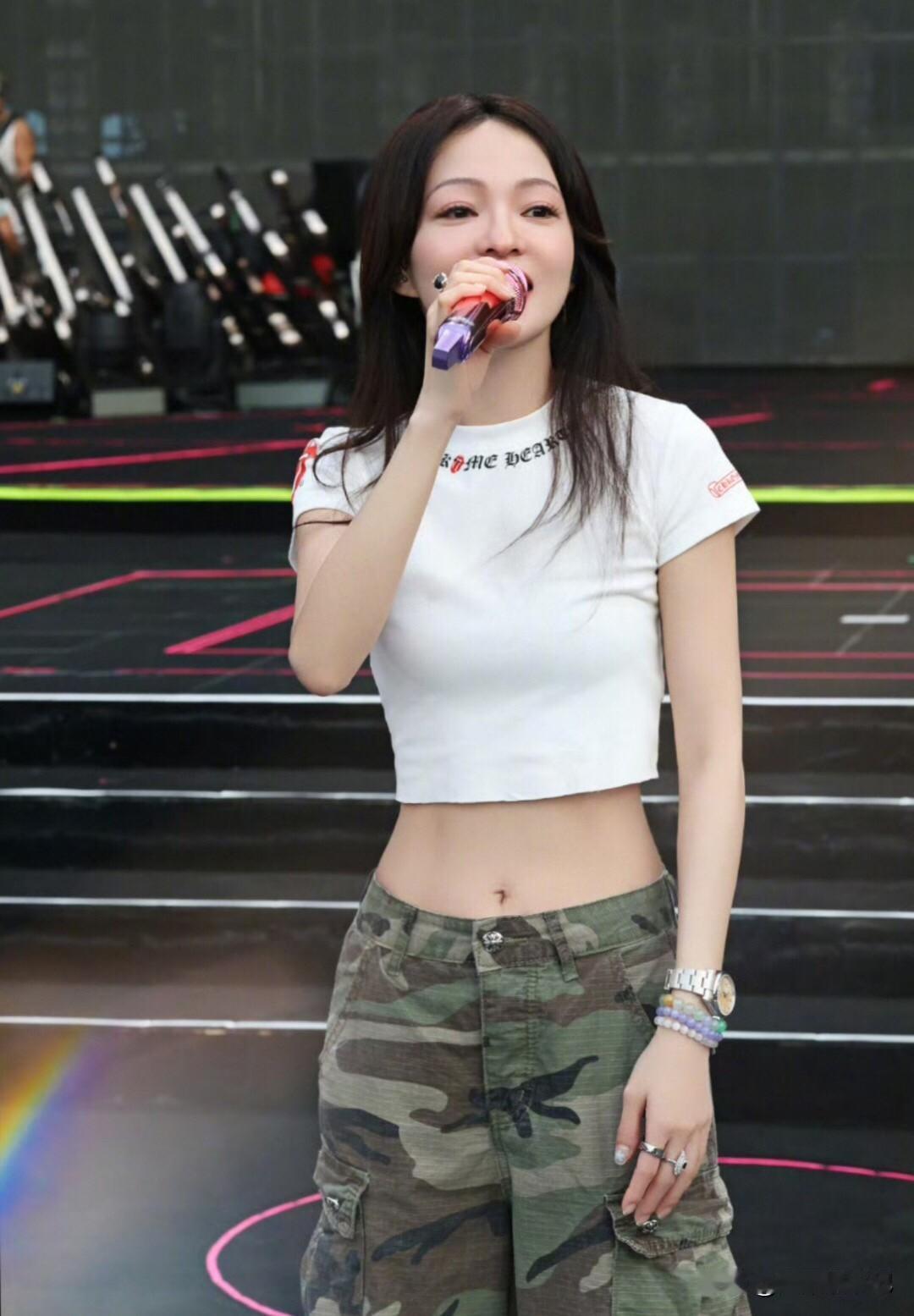 张韶涵这小蛮腰！