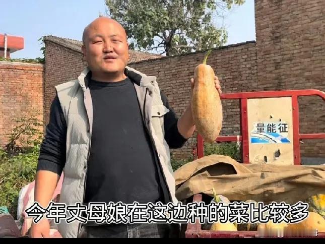 二胖和玛丽真有福气，多亏有娘家妈帮忙，把家照顾的井井有条，今年种的南瓜大丰收，太