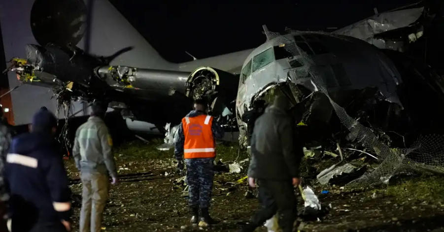 【#玻利维亚运钞机坠毁残留钞票已销毁#】据玻利维亚消防部门通报，当地时间2月27