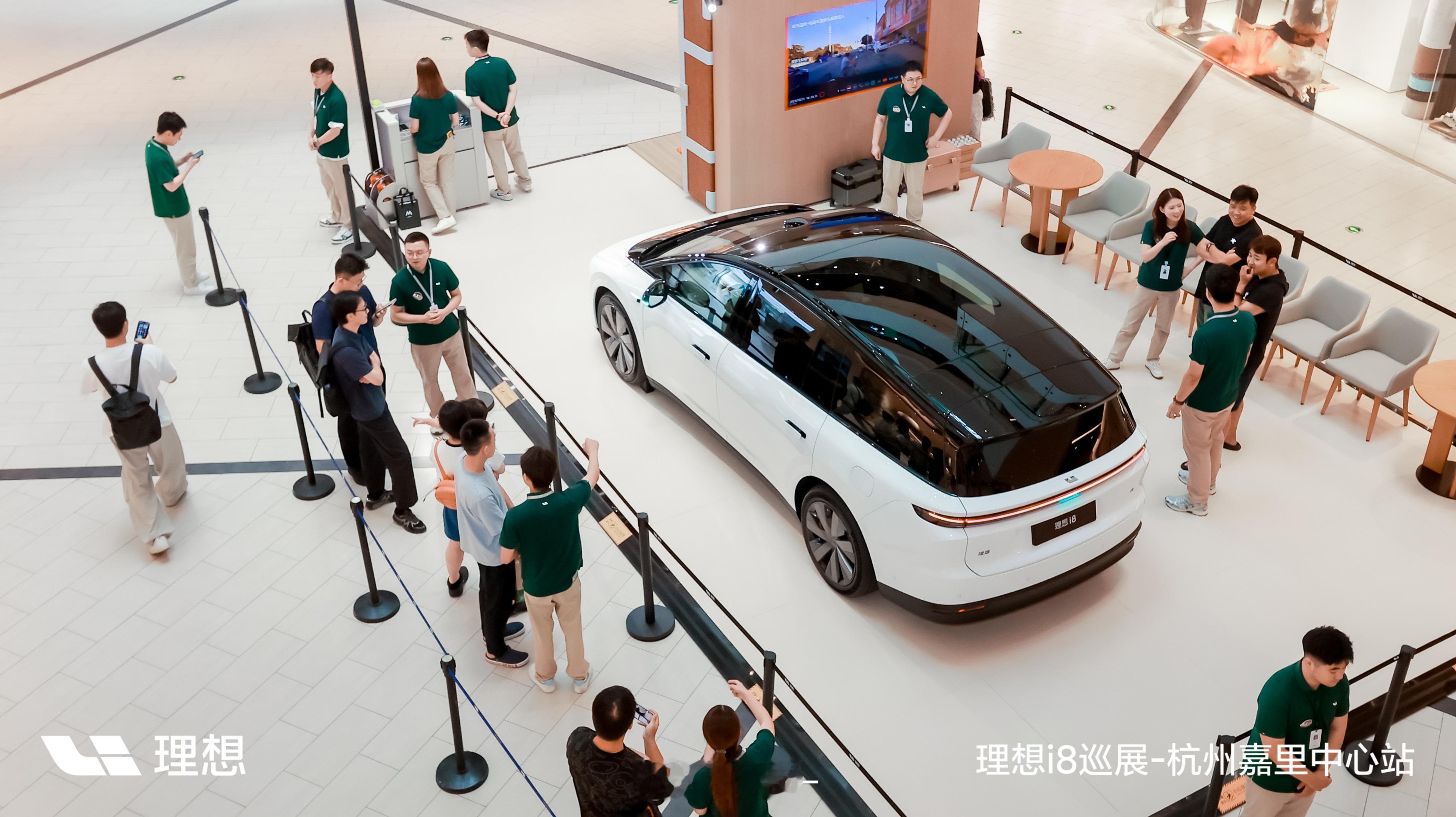 闪现 杭州嘉里中心理想i8 巡展嘉里中心这边放了一台白色的理想i8你还别说，远眺