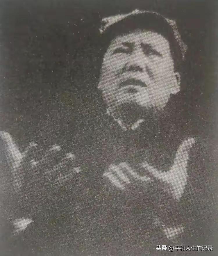 毛主席谆谆教诲，我们一定要永远牢记，虚心使人进步，骄傲使人落后，不能因为取得一点